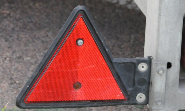 Does a Missing Rear Reflector Cause an MOT Failure?