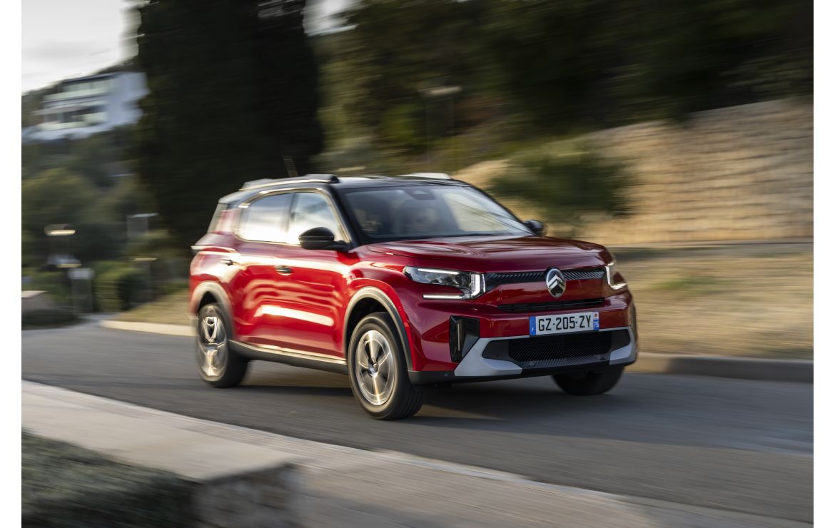 Citroen e-C3 Aircross front three-quarter press image