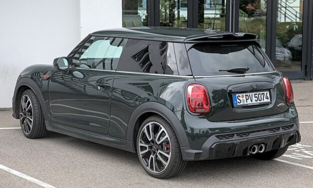 Mini Cooper phone holders: 5 mounts that work with the cabin, not against it