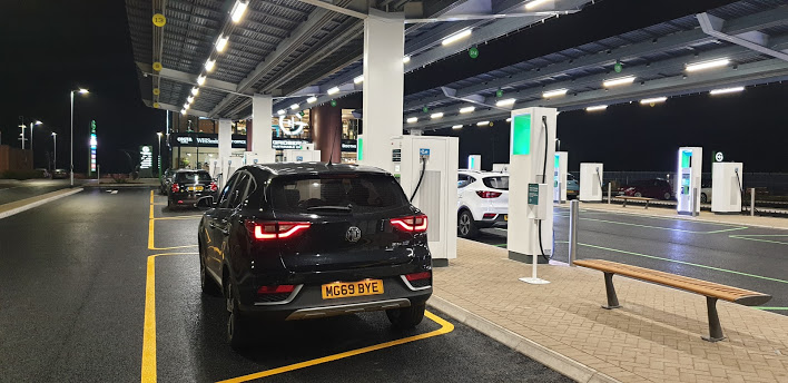 UK public EV charger network passes 120,000 as rapid hubs top 1,000